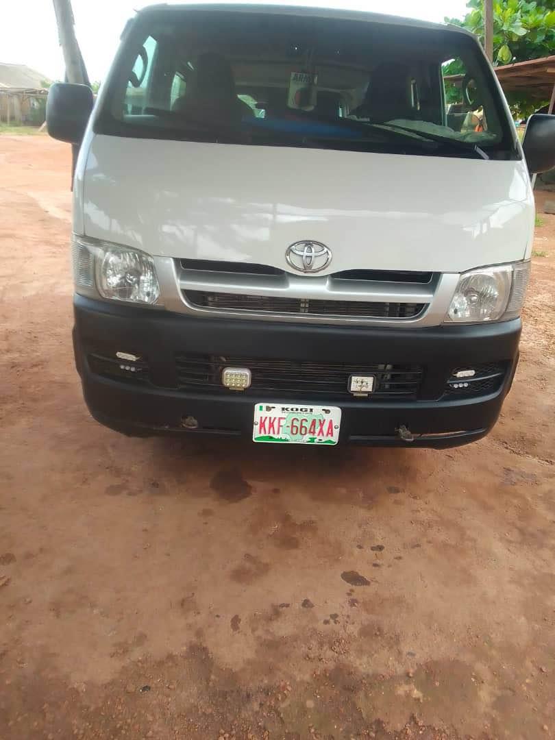A picture of Very clean hummer bus bought from company