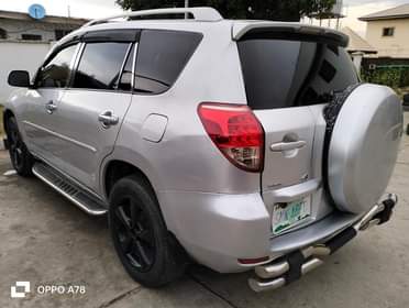 A picture of Very sharp 08 Toyota Rav4 V6 Very sound engine and