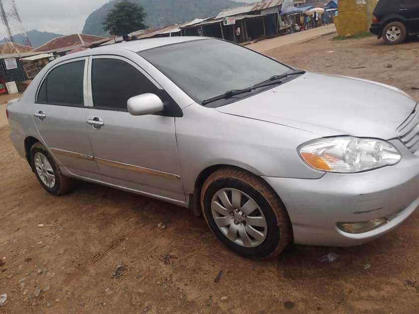 A picture of 2003 04 Toyota Corolla LE for sale