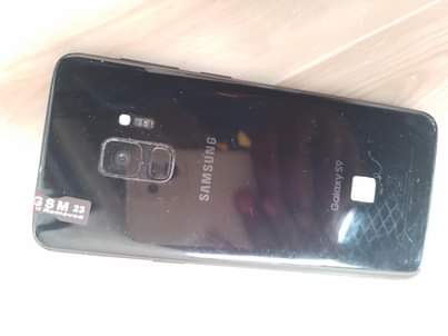 A picture of Samsung S9 plain