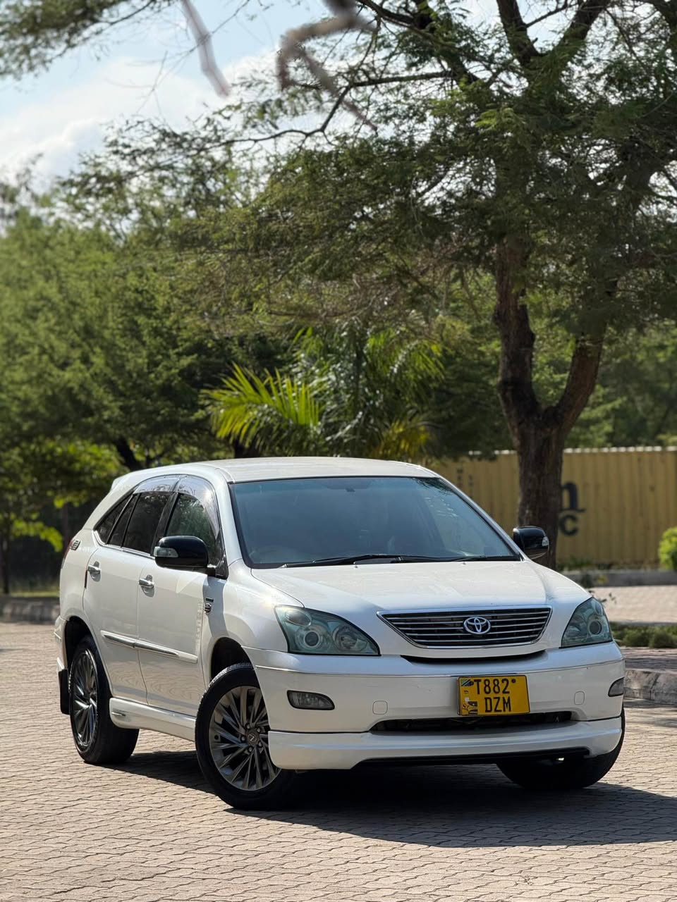 A picture of TOYOTA HARRIER FOR SALE