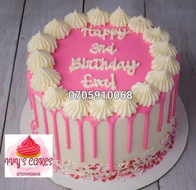 A picture of Cakes and flowers