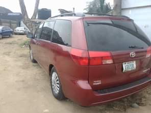 A picture of TOYOTA SIENNA SHARP GEAR SOUND ENGINE CLEAN BODY AND INTERIOR