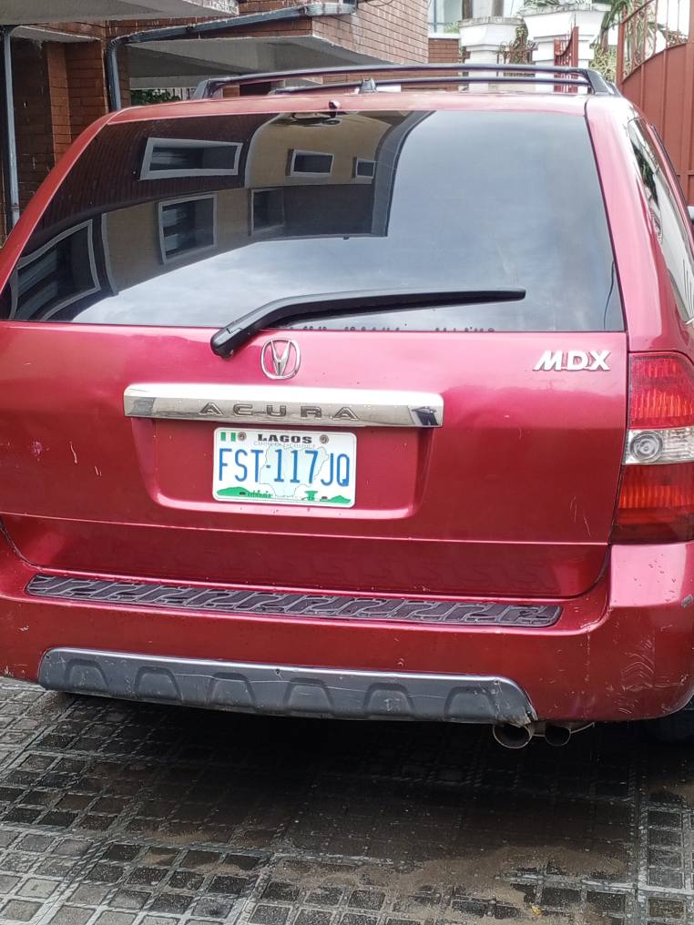 A picture of Acura MDX 2004