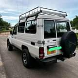 A picture of Nauza hadtop karii Sana kwa bei yakutupa zipo 3 mbili