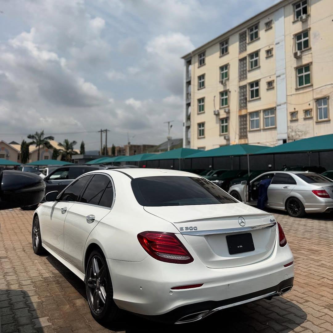 A picture of 2021 Mercedes Benz e class