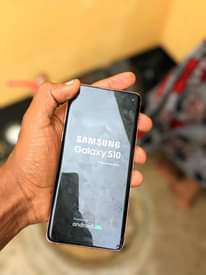A picture of Samsung galaxy S10