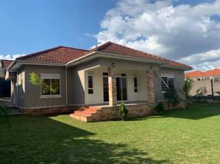 A picture of 3 bedrooms and sitting room house for sale in kira