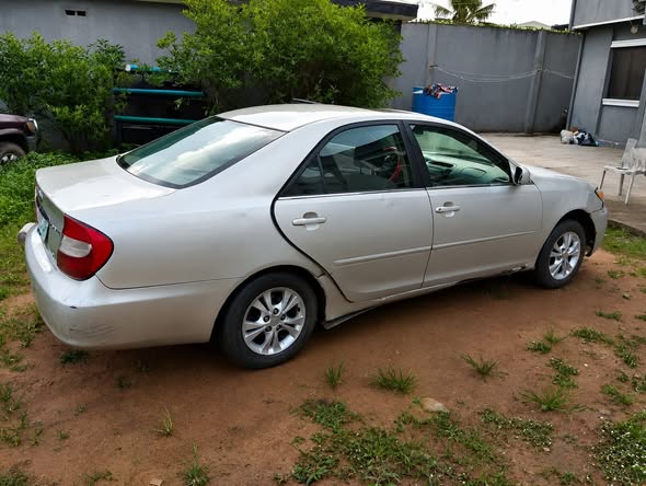 A picture of 04 Toyota Camry
