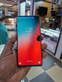A picture of At 300K Ugx Samsung s10 128gb 8gb ram single sim