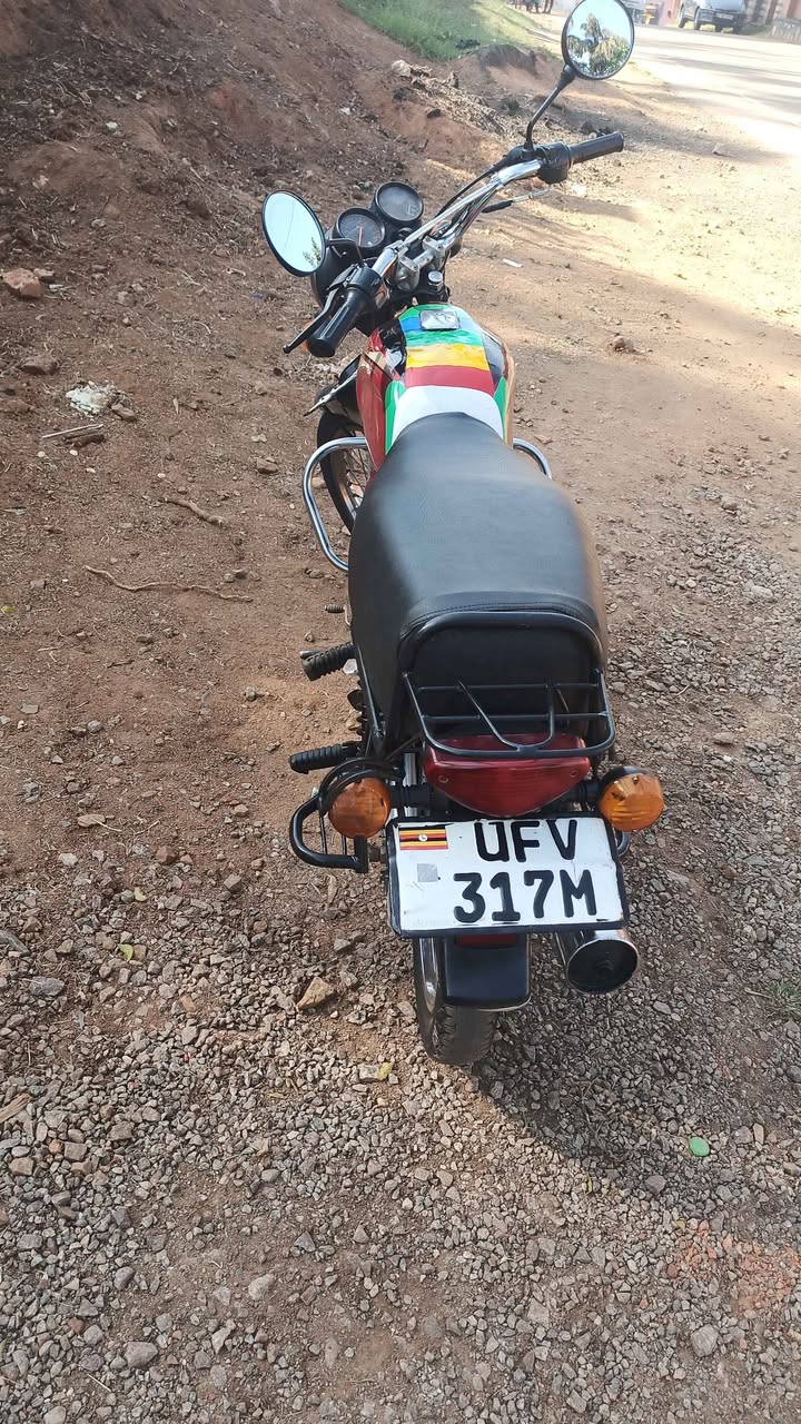 A picture of 2021 Bajaj 2021