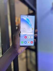 A picture of Samsung Note 10 plus 256gb 12gb ram clean no cracks