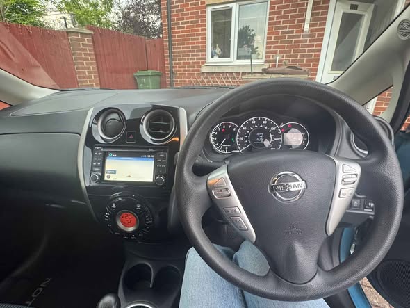 A picture of 2014 Nissan note
