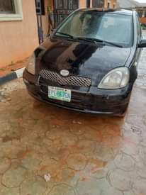 A picture of 2004 Toyota yaris 2004