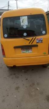 A picture of Daihatsu Hijet 2000 yellow