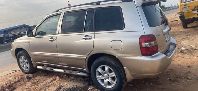 A picture of Toyota Highlander 2005 model