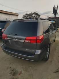 A picture of Superclean toyota sienna you can reach me on 0 8O82922623