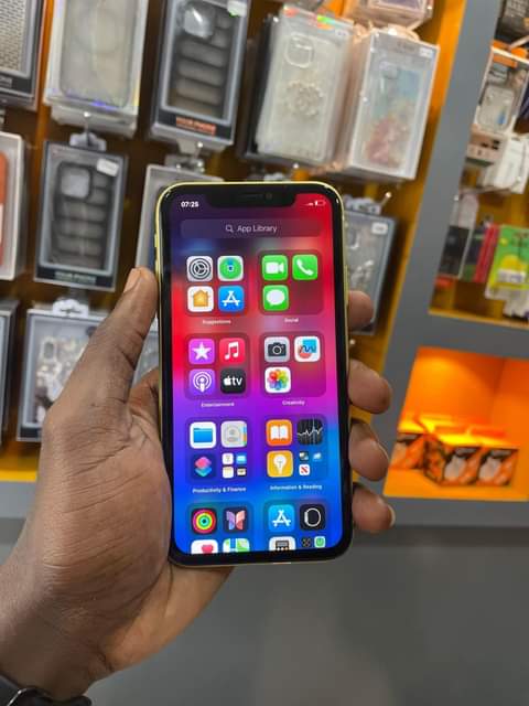 A picture of IPHONE 11 128GB CLEAN BATTERY 92