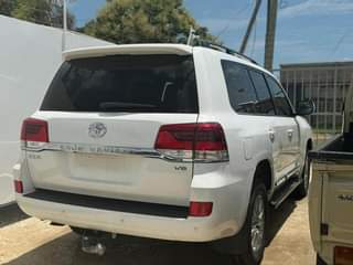 A picture of VXR 2017 Diseal Automatic 250 000 000 Sinza Call 0714