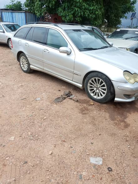A picture of Mercedes Benz c200 Wagon first body Automatic transmission Engine and