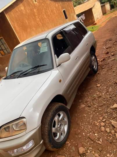 A picture of Toyota rav4 15m