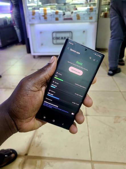 A picture of Samsung galaxy note10 5G 256gb 12gbram onscreen fingerprint slightly cracked