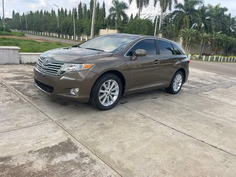 A picture of TOYOTA VENZA 2010 MODEL V4 WITH PANORAMIC SUNROOF WITH DUTY