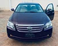 A picture of Toyota Avalon 2006