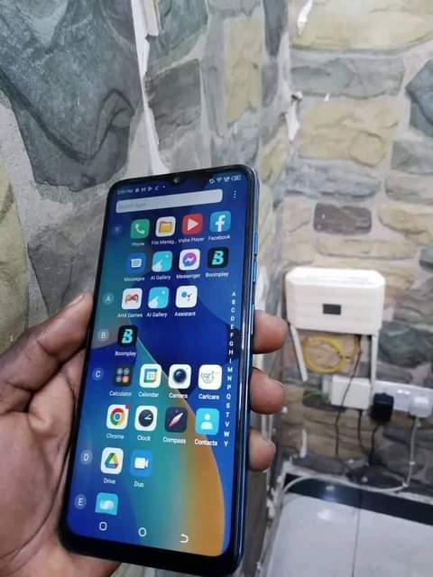 A picture of Tecnno spark 10 Ina gb 128
