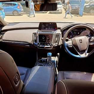 A picture of TOYOTA CROWN