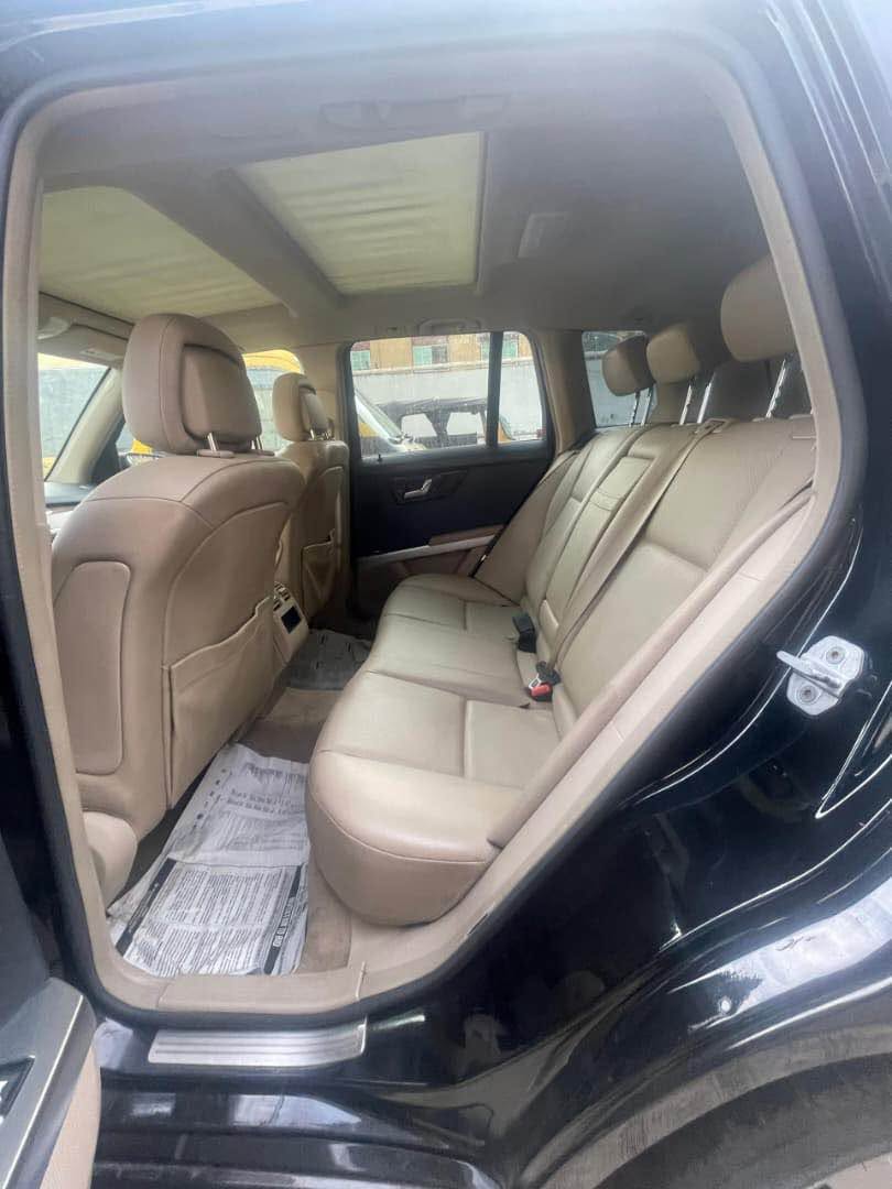 A picture of FOREIGN USED 2010 MERCEDES BENZ GLK350