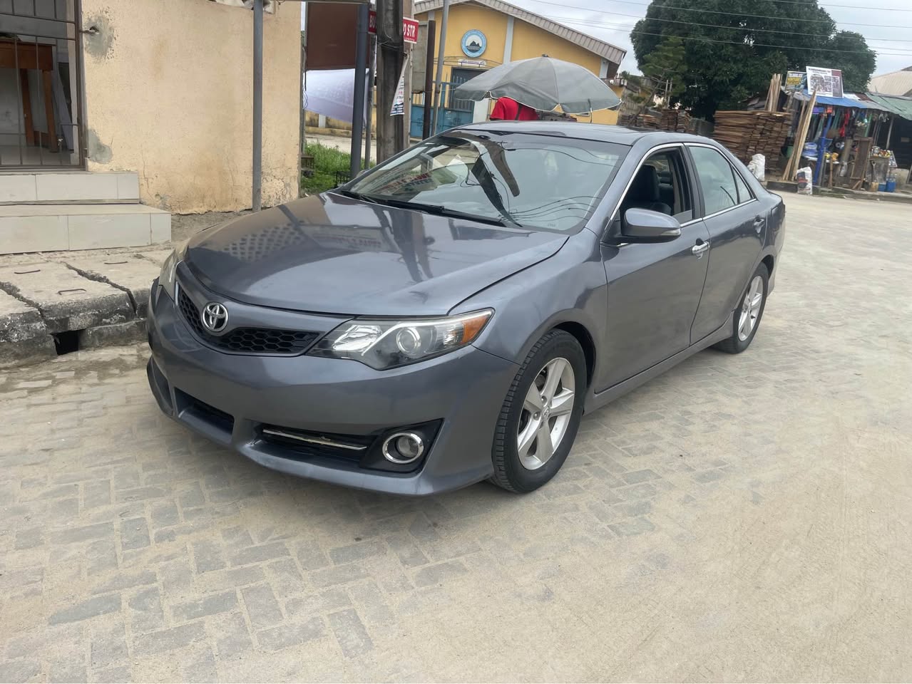 A picture of Extremely clean 2012 Toyota Camry Full option