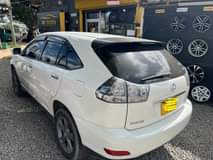 A picture of Toyota Harrier 2007model