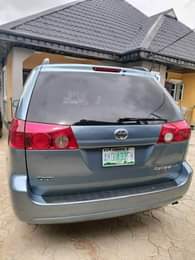 A picture of Registered 2006 07 Toyota Sienna with power door Roof Dvd