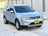 A picture of MITSUBISH OUTLANDER
