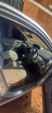 A picture of Toyota vitz UGX 9 000 000