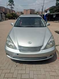 A picture of 2003 es 300