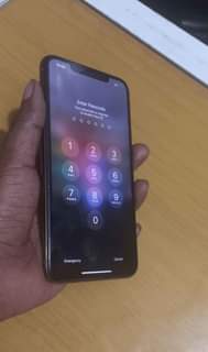 A picture of Iphone 11pro max 256gb