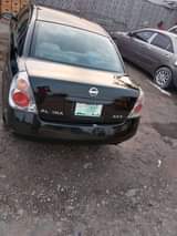 A picture of Nissan altima in good condition 4cylinder everything is working first