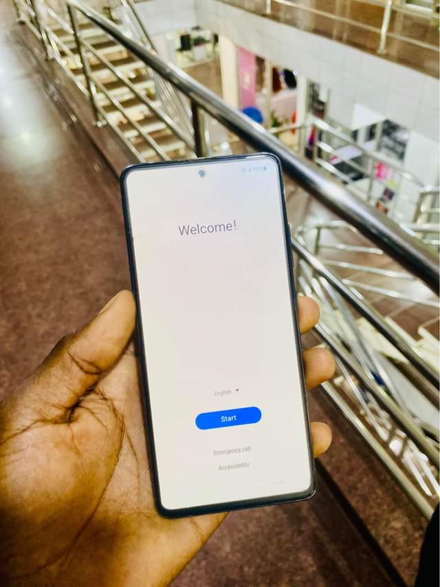 A picture of Samsung A51 5G 128G 6G Ram onscreen fingerprint 350K only
