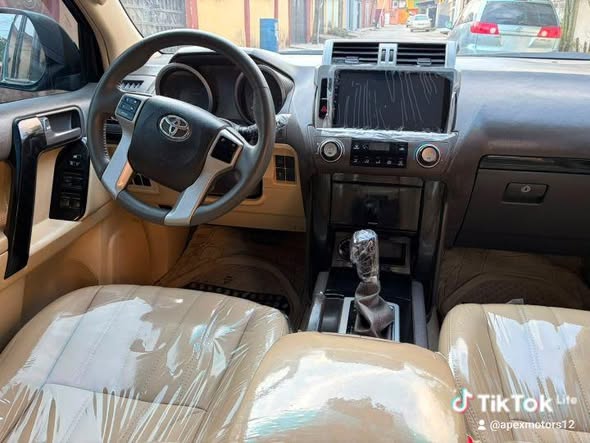 A picture of 2014 Toyota landcruiser prado