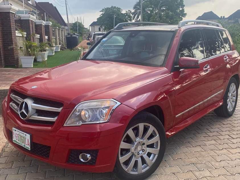 A picture of DIRECT BELGIUM GLK350 YEAR 2012 4MATIC PRICE 16m AT DISTRESS
