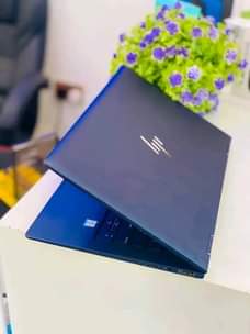 A picture of HP 1030 G7