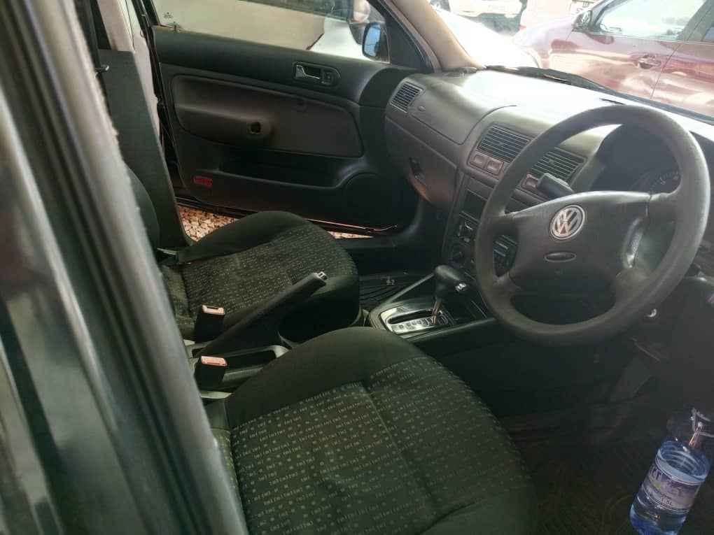 A picture of Volkswagen Golf