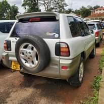 A picture of RAV4 2000 16M