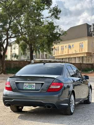 A picture of 2010 MERCEDES BENZ C350 FULL OPTION