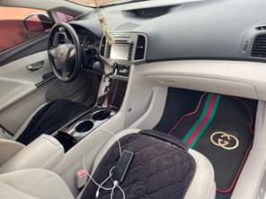 A picture of This is supreme clean Toyota venza 2009 2010 model pure