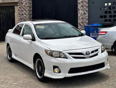A picture of oyota orolla Sport Se Year 2010 Single mon roof Accident