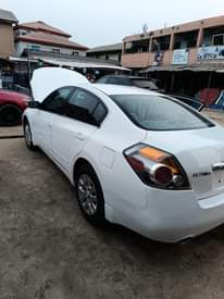 A picture of NISSAN ALTIMA 2010
