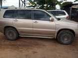 A picture of Sound toyota highlander with sound engine and smooth transmission chilling